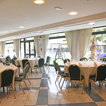 Park Hotel & Dependance Con Spiaggia Мартинсикуро Екстериор снимка
