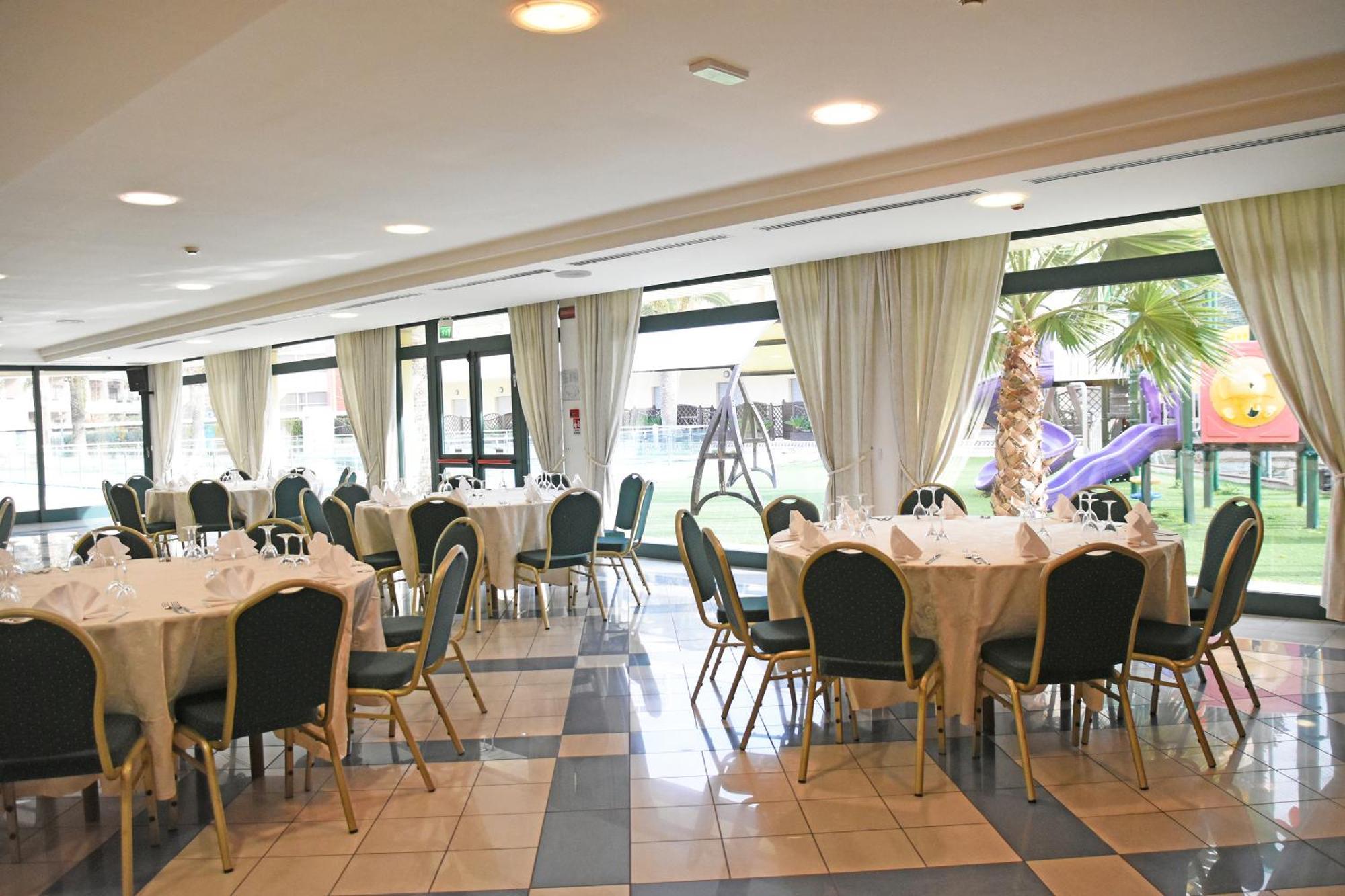 Park Hotel & Dependance Con Spiaggia Мартинсикуро Екстериор снимка