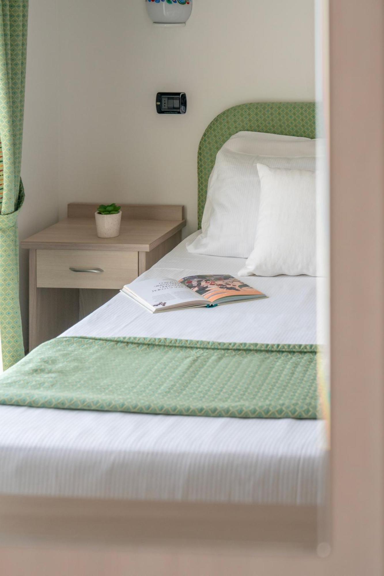 Park Hotel & Dependance Con Spiaggia Мартинсикуро Екстериор снимка