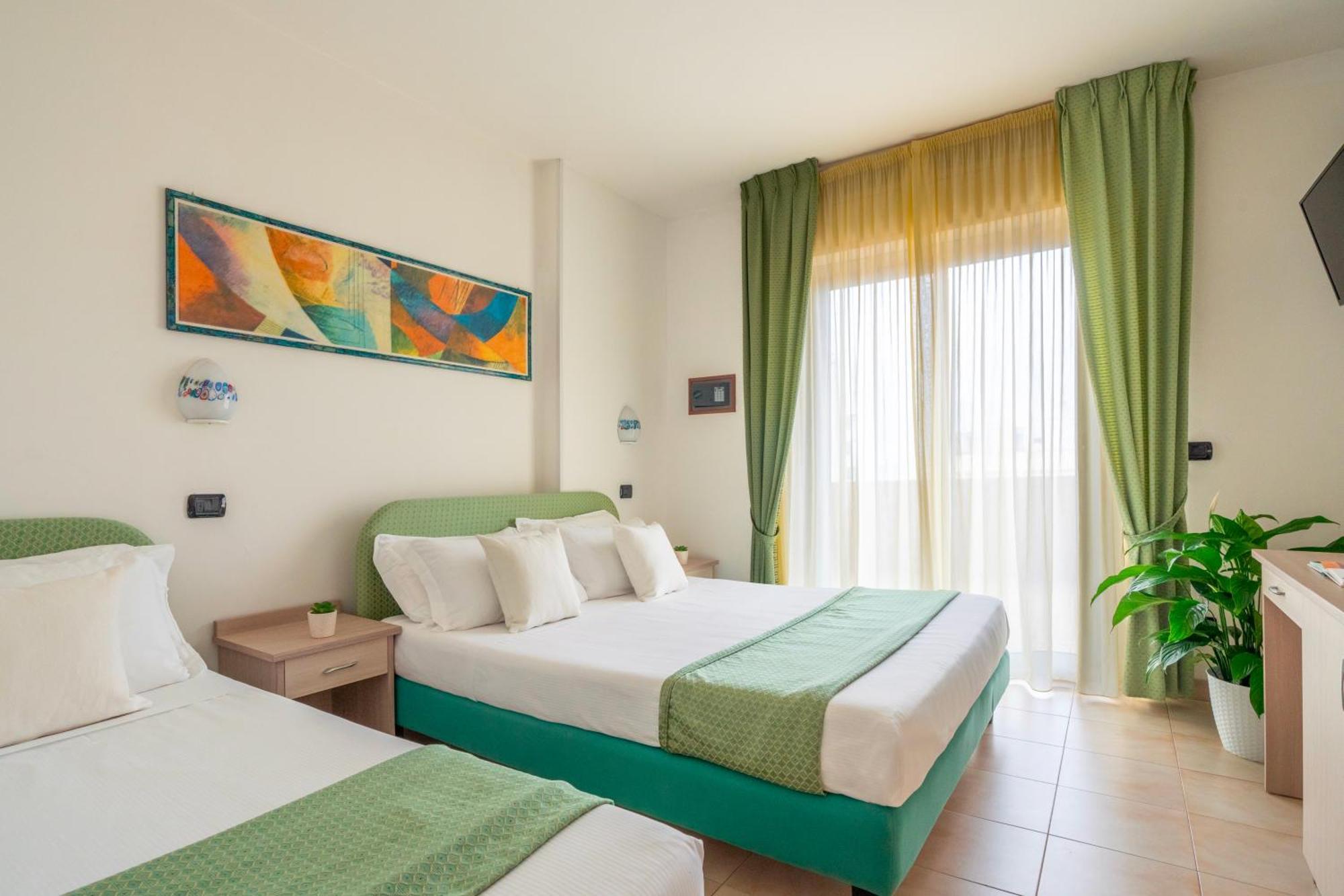 Park Hotel & Dependance Con Spiaggia Мартинсикуро Екстериор снимка