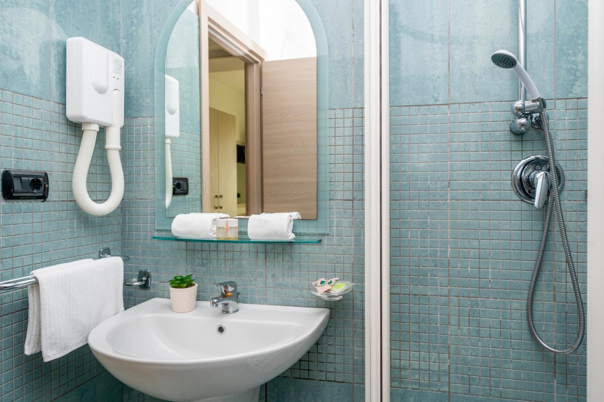 Park Hotel & Dependance Con Spiaggia Мартинсикуро Екстериор снимка