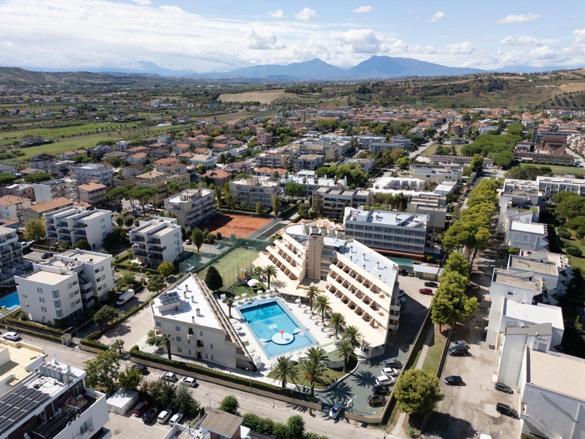 Park Hotel & Dependance Con Spiaggia Мартинсикуро Екстериор снимка
